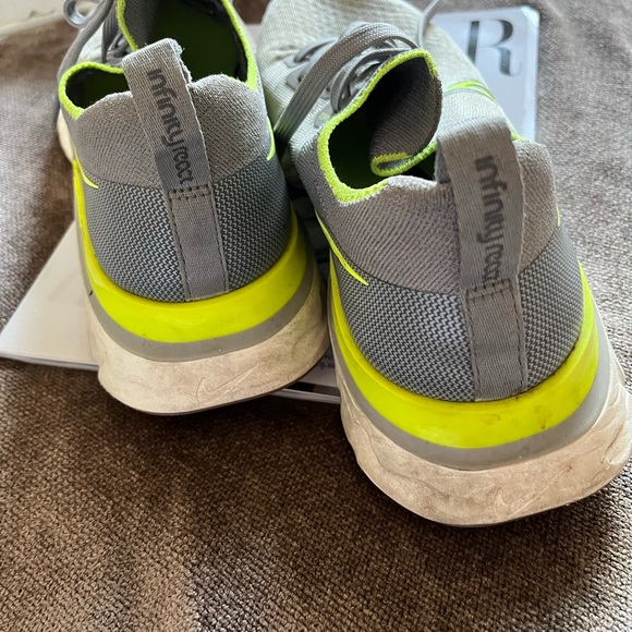Nike REACT Gray & Lime Green FlyKnit Sneakers - Men’s Size 10 - Picture 3 of 14